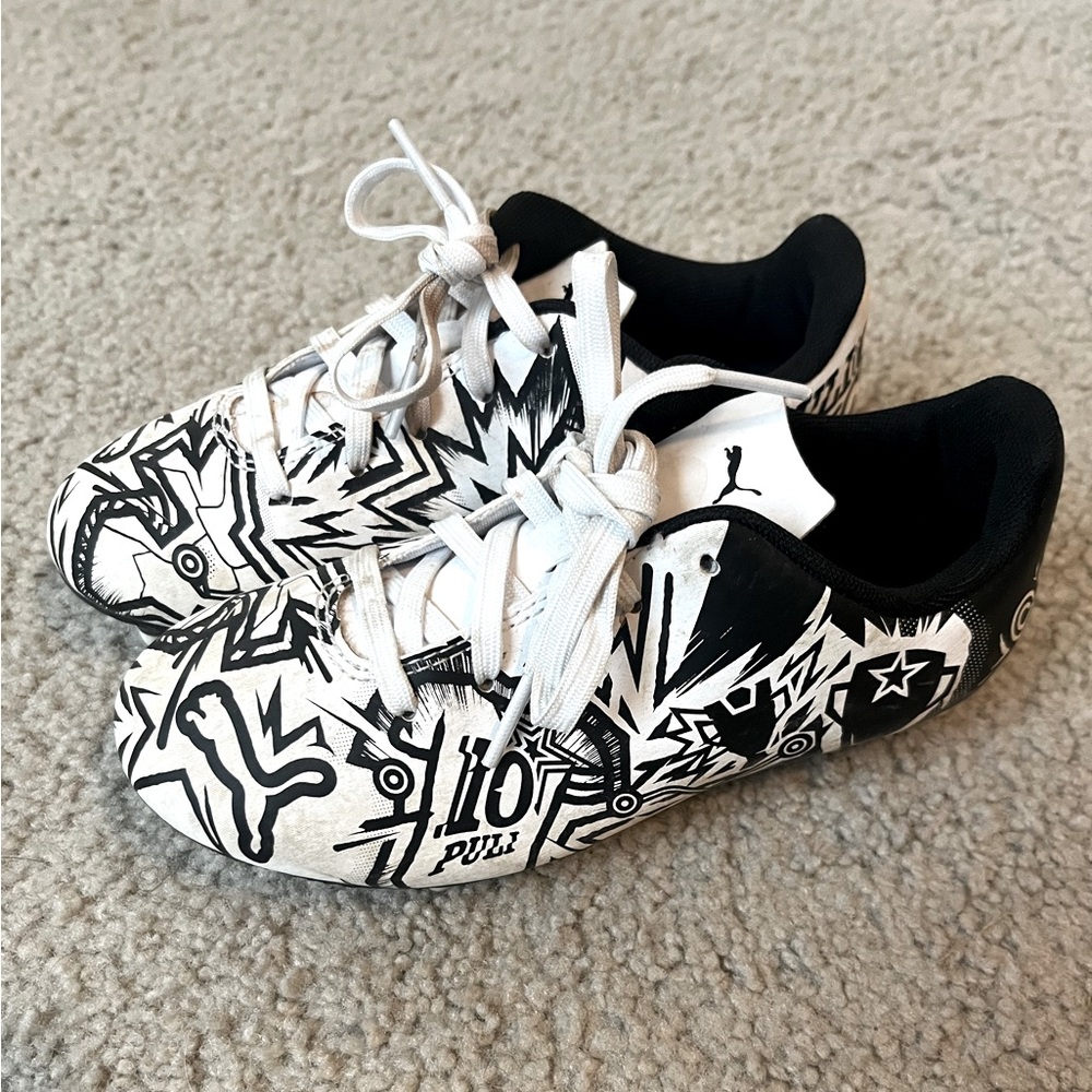 Boys cleats